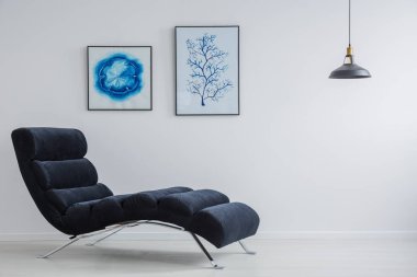 Geniş oturma odası.