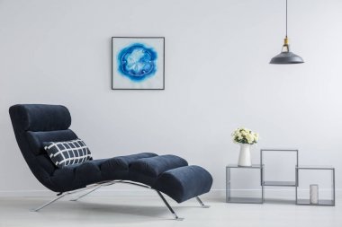 Beyaz çiçekli vazo