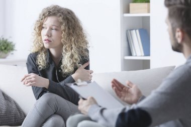 Duygusal sorunları ile ilgili kadın