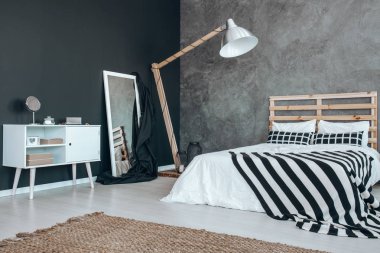 Beyaz tuvalet paletinde göz farı