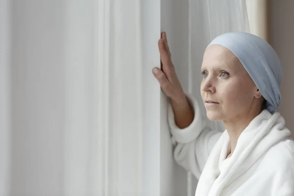 Luchando solo contra el cáncer —  Fotos de Stock