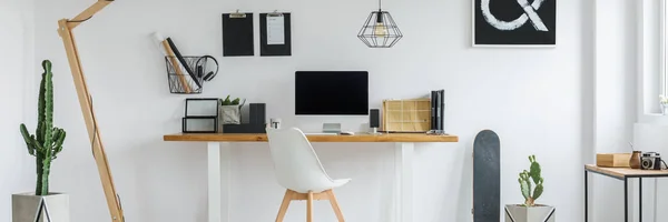 Escritório minimalista em casa — Fotografia de Stock