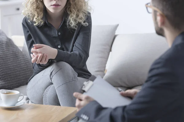 Vrouw in slechte geestelijke conditie — Stockfoto