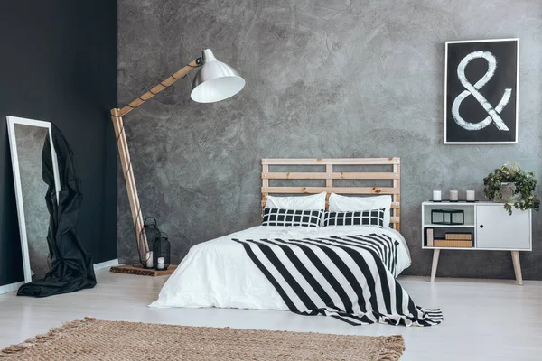 Beyaz çerçeveli ayna 