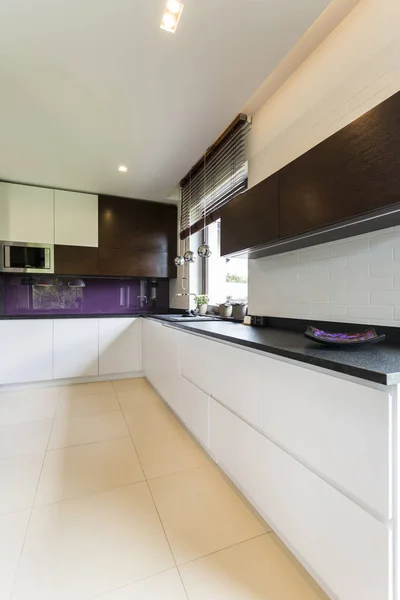 Modern light kitchen with shiny furniture — Stock Photo, Image