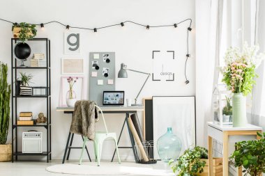 SCANDI tarzı oda rahat ofis