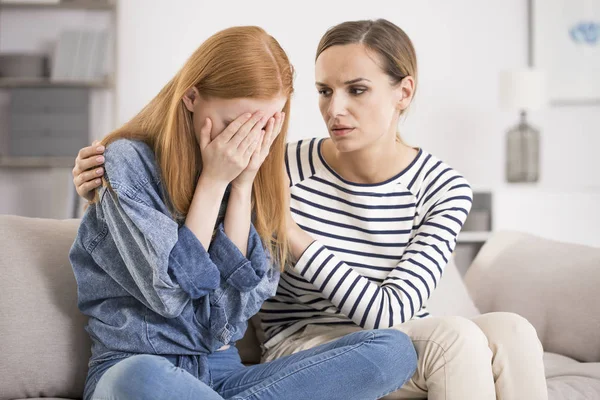 Depressed woman comforted by friend — Stock Photo, Image