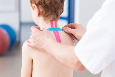 Pembe ve mavi şeritler profesyonel doktor kullanır