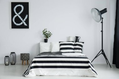 Küçük tasarlanmış dışkı