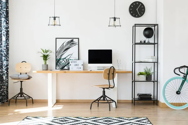 Bürodesign für entlegene Arbeiter — Stockfoto