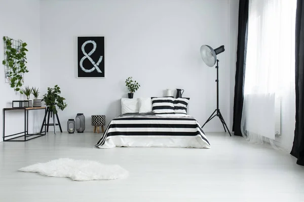 White fur on floor in minimalistic bedroom — Stock Photo, Image