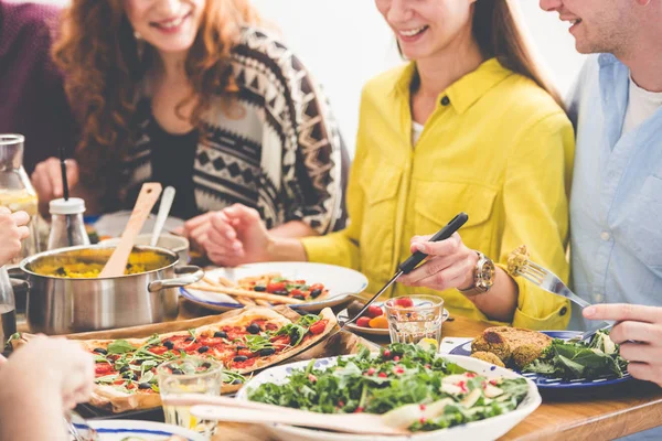 Vegetarier ernähren sich gesund und bio — Stockfoto