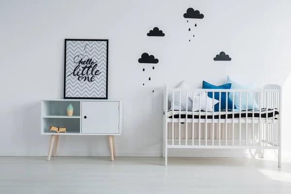 De slaapkamer van kind met minimalistisch design — Stockfoto