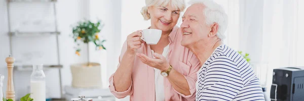 Beber café juntos — Foto de Stock