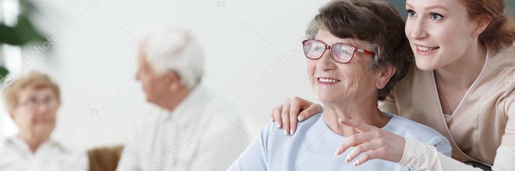 Helpful volunteer at healthcare home