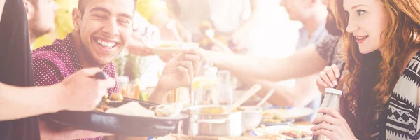 Paar ernährt sich gesund und biologisch — Stockfoto