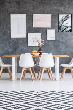 Galeri ile yemek odası