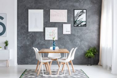 Karanlık yemek odası Galeri ile 