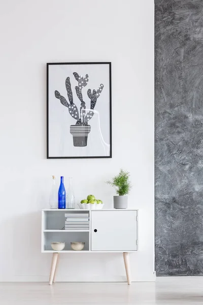 Witte kast in lichte kamer — Stockfoto