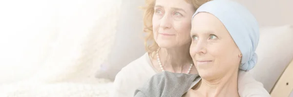 Mère et fille atteintes de cancer — Photo