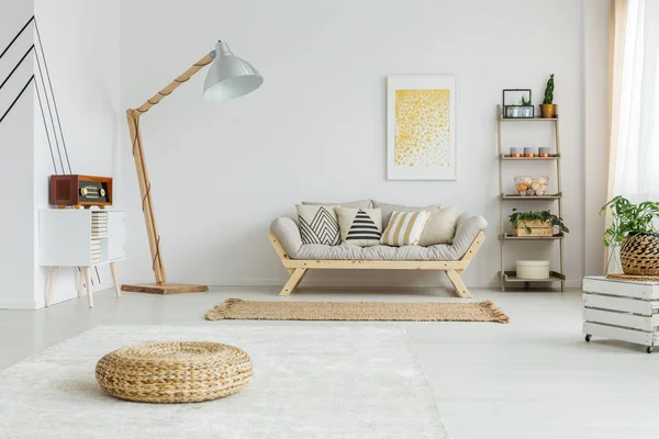 Vintage radyo tasarlanmış dolap