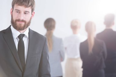 Bir grup insan karşı işadamı
