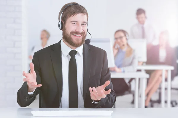 Hombre con traje y auriculares —  Fotos de Stock