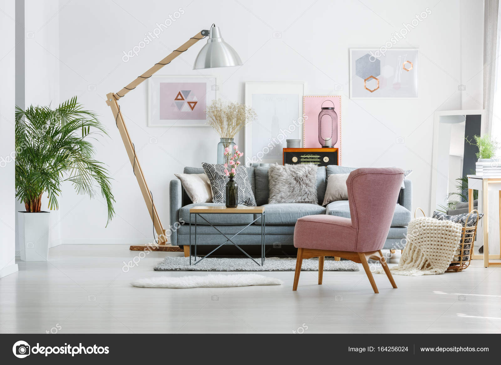 Artistieke schilderijen in woonkamer — Stockfoto © photographee.eu ... Artistieke schilderijen in woonkamer — Stockfoto © photographee.eu ...