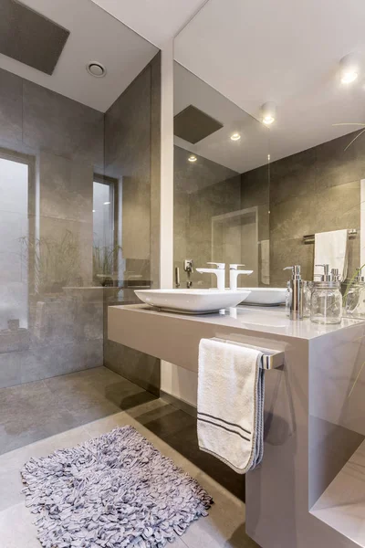 Interiör av lyxigt badrum — Stockfoto