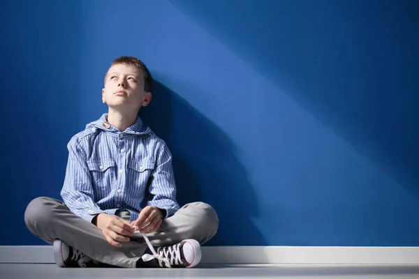 사려깊은 자폐증 소년 — 스톡 사진