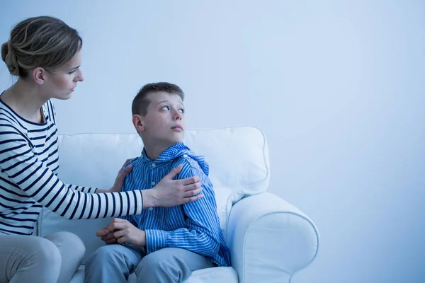 Hijo tiene ataque de pánico — Foto de Stock