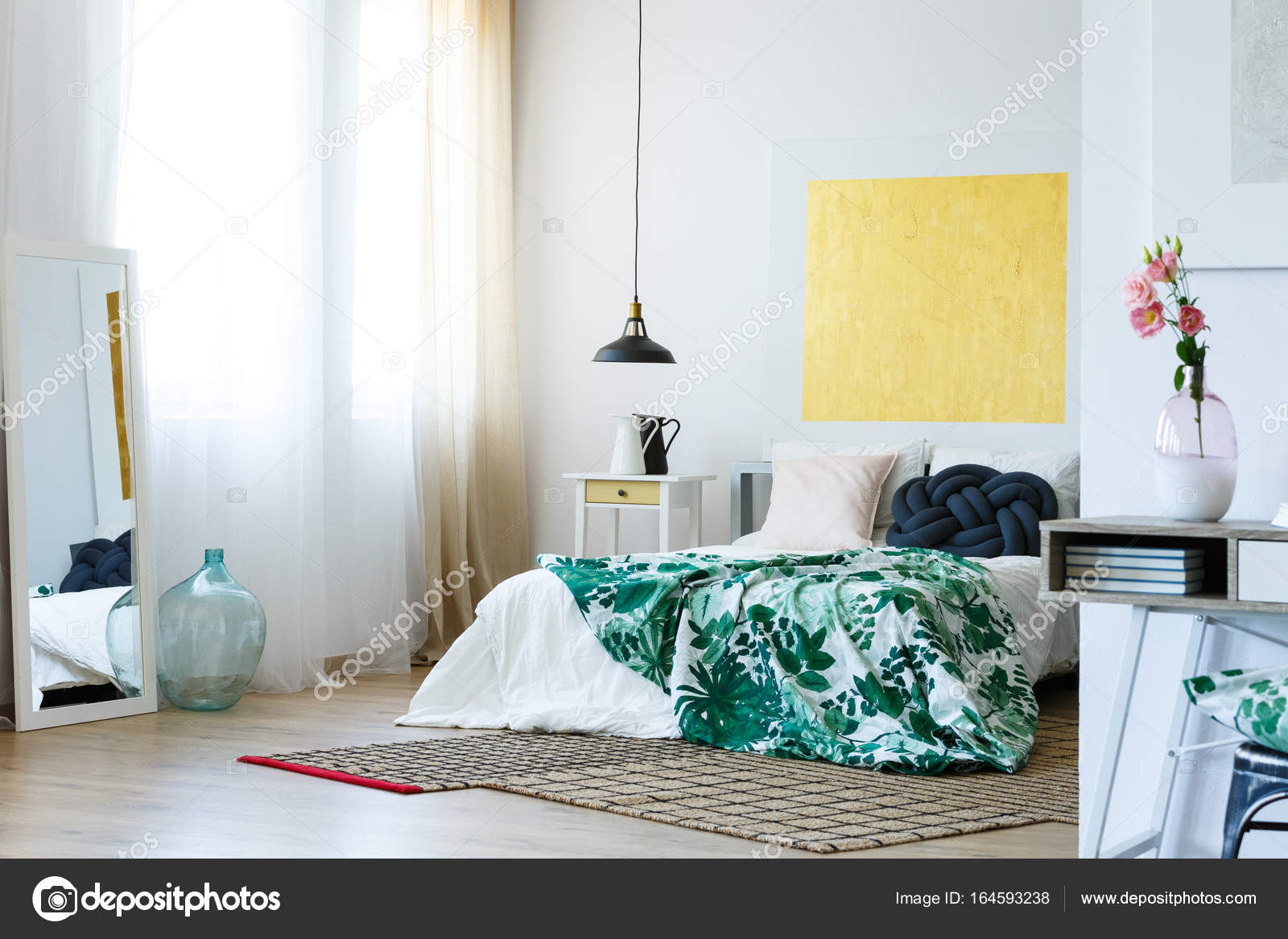 Dormitorio moderno verde y amarillo — Foto de stock © photographee.eu