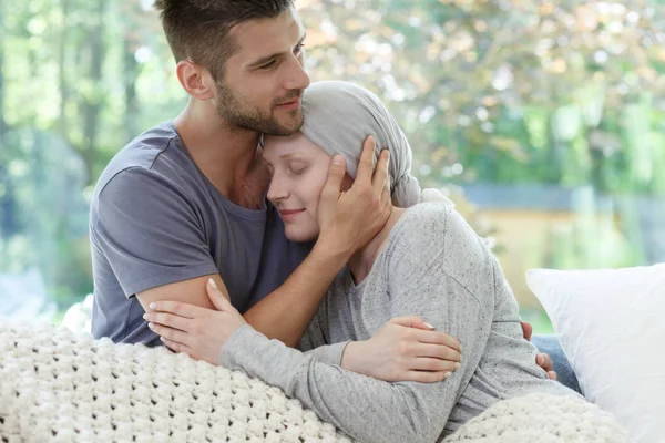 Marriage fighting with cancer together — Stock Photo, Image