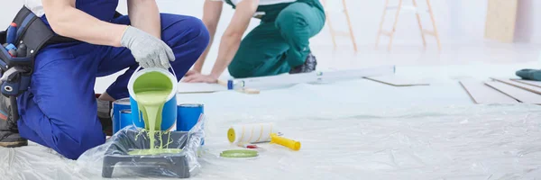 House painter pouring green paint — Stock Photo, Image