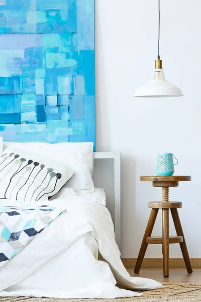 Branco e azul quarto moderno — Fotografia de Stock