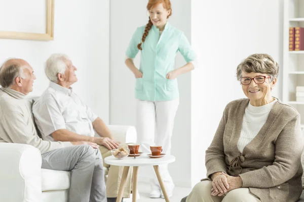 Elder woman smiles — Stock Photo, Image