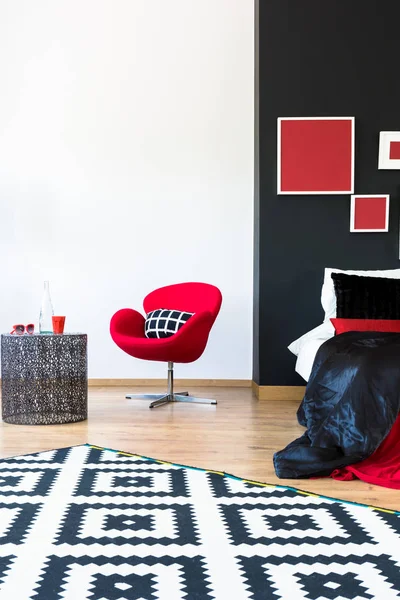 Sophisticated bedroom with red furniture — Stock Photo, Image