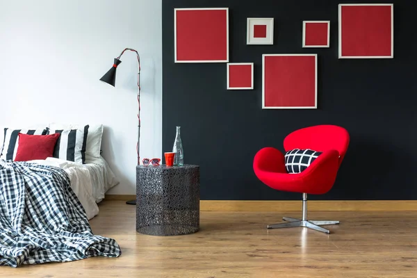 Desenli battaniye kral yatak var