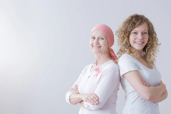 Câncer de mama mãe permanecendo positiva — Fotografia de Stock