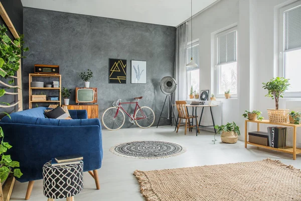 Retro TV en la habitación — Foto de Stock