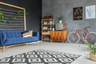 Mavi koltuk yastıkları ile