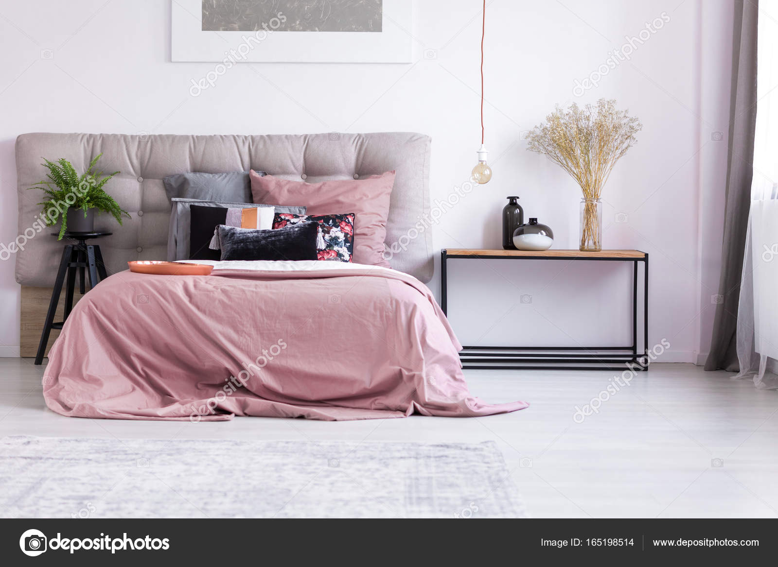 Pasztell rózsaszÃn hálószoba növény — stock fotó © photographee.eu ...