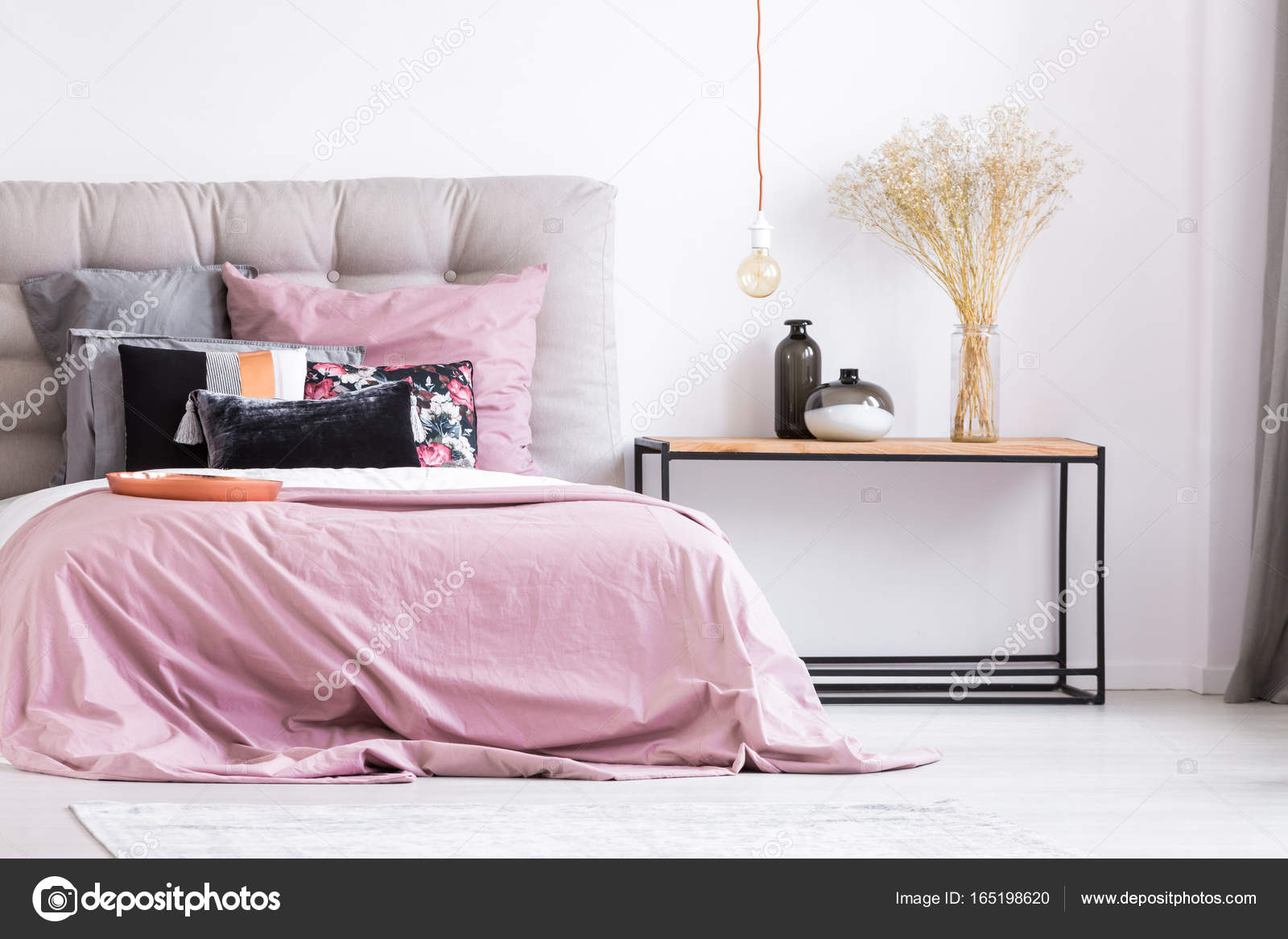 Pastel roze slaapkamer met bloemen — Stockfoto © photographee.eu ... Pastel roze slaapkamer met bloemen — Stockfoto © photographee.eu ...