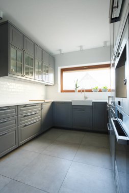 Geleneksel tarzı rahat mutfak 