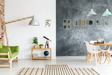 Oturma odasında yaratıcı dekorasyon