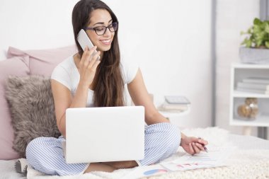 Yeni projede çalışan serbest meslek