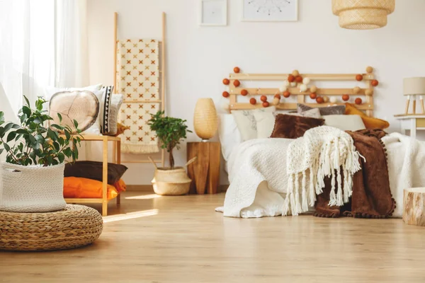 Ayak üzerinde taze bitki