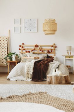 Sıcak battaniye ile yatak