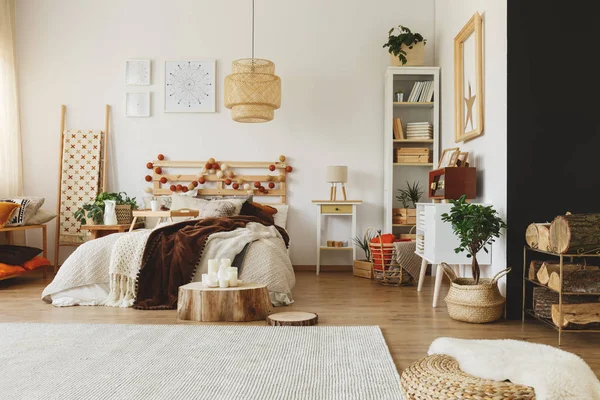 Holzteile im Schlafzimmer — Stockfoto