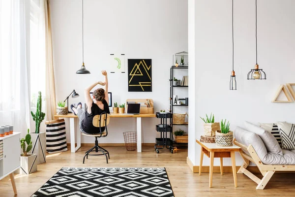 Appartement naturel confortable avec bureau — Photo